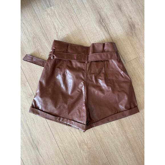 Madden NYC faux leather belted shorts ⭐️ - Picture 6 of 7